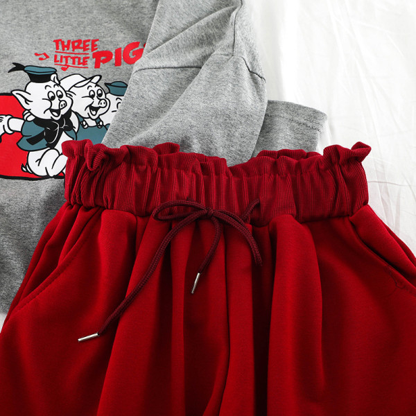 Naiste vabaaja komplekt, mis sisaldab aplikatsiooniga T-särki ja kõrge vöökohaga lühikesi pükse