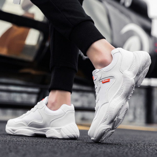 Meeste vabaaja tossud paelte ja kareda tallaga