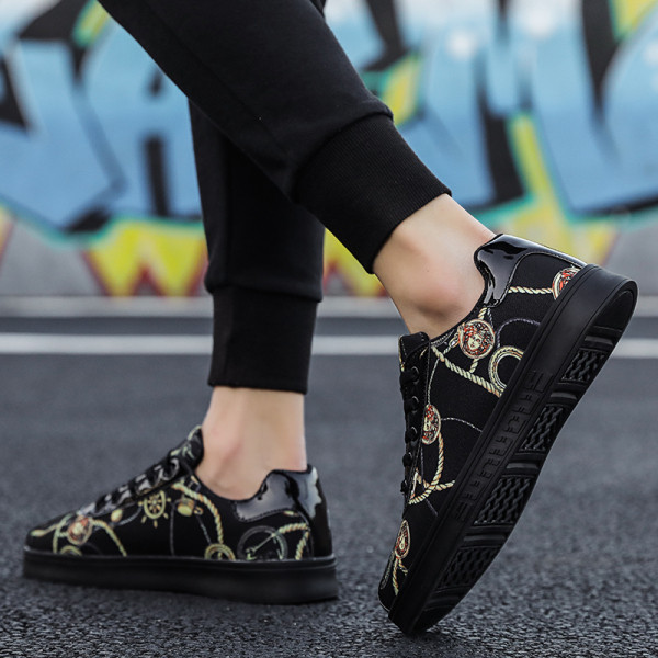 Ανδρικά αθλητικά παπούτσια με κορδόνια , επίπεδη σόλα και χρωματισυό τύπωμα