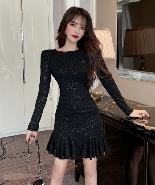 Új modell női rövid fekete ruha - szabású modell