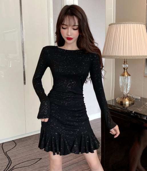 Új modell női rövid fekete ruha - szabású modell