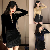 Új modell testreszabott bársony blúz V-nyakkal