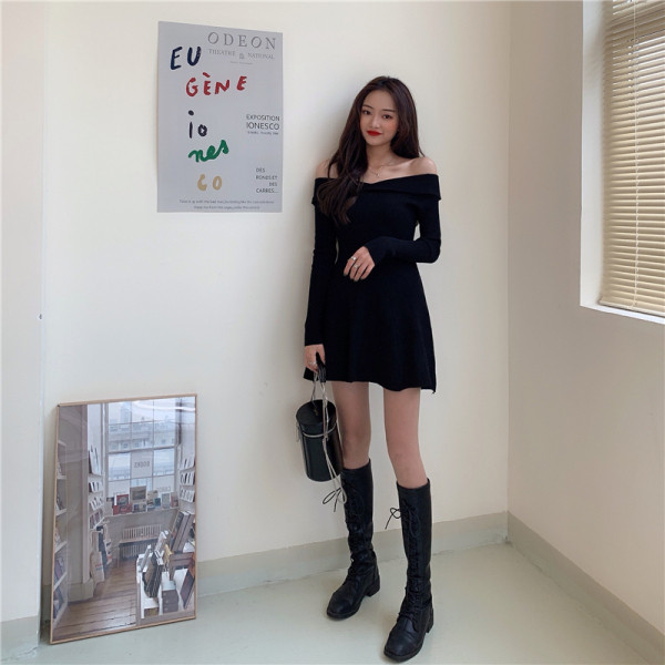 Naiste kleit, mis on valmistatud velvetist trikoosist, millel on langenud varrukad