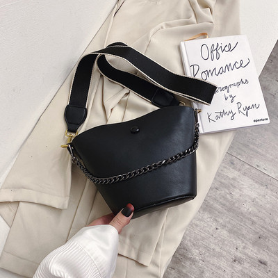 Öko-nahast vabaaja naistekott metallist ketiga