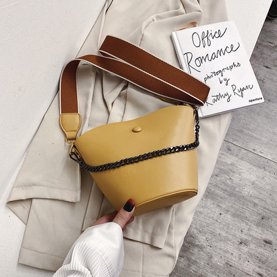 Öko-nahast vabaaja naistekott metallist ketiga