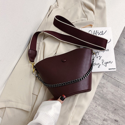 Öko-nahast vabaaja naistekott metallist ketiga