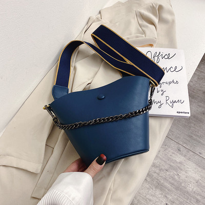 Öko-nahast vabaaja naistekott metallist ketiga