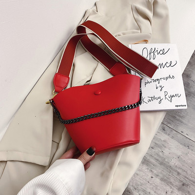 Öko-nahast vabaaja naistekott metallist ketiga