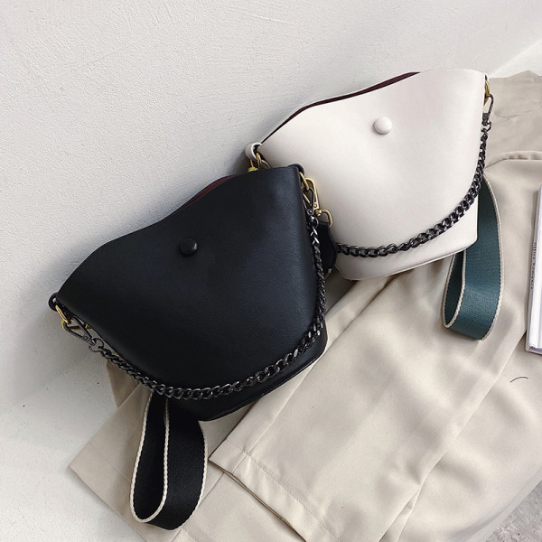 Öko-nahast vabaaja naistekott metallist ketiga