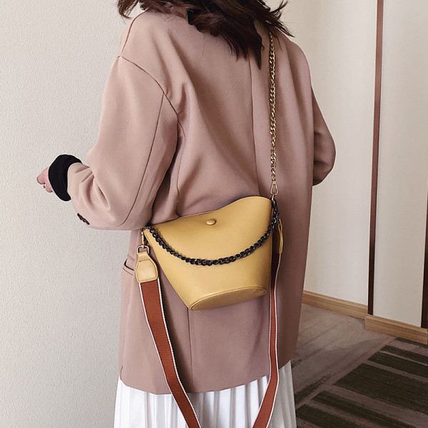 Öko-nahast vabaaja naistekott metallist ketiga