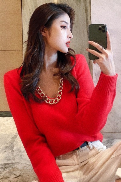 Modern női pulóver fém lánccal