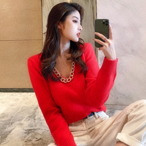 Modern női pulóver fém lánccal