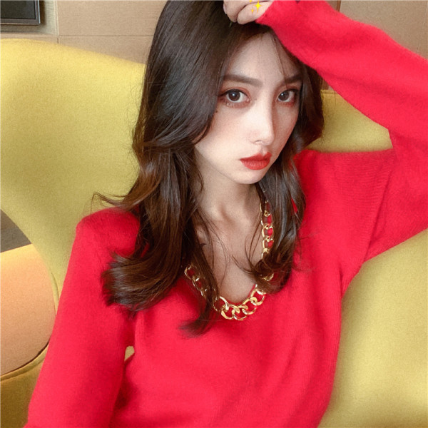 Modern női pulóver fém lánccal