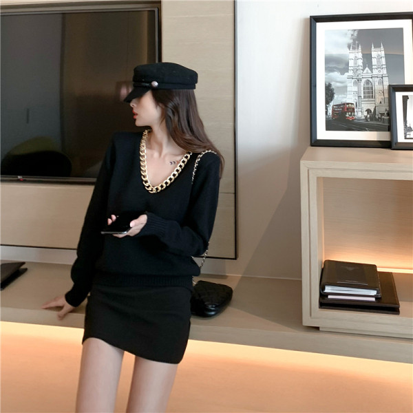 Modern női pulóver fém lánccal