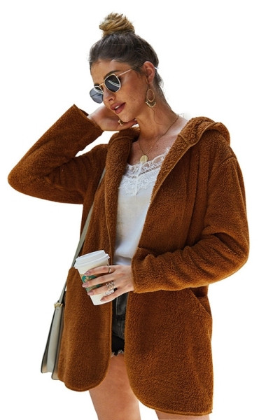 Plüss női kabát kapucnival és zsebekkel