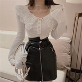 Liibuv naiste pluus pitskrae ja nööpidega