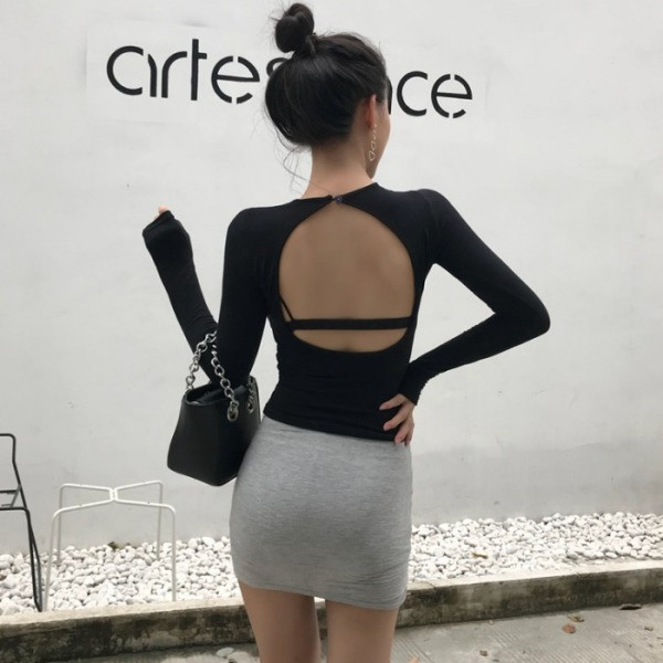 Kevadine naiste pluus ovaalse kaelusega ja lahtise seljaosaga