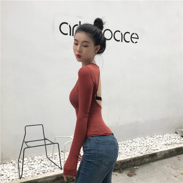 Kevadine naiste pluus ovaalse kaelusega ja lahtise seljaosaga