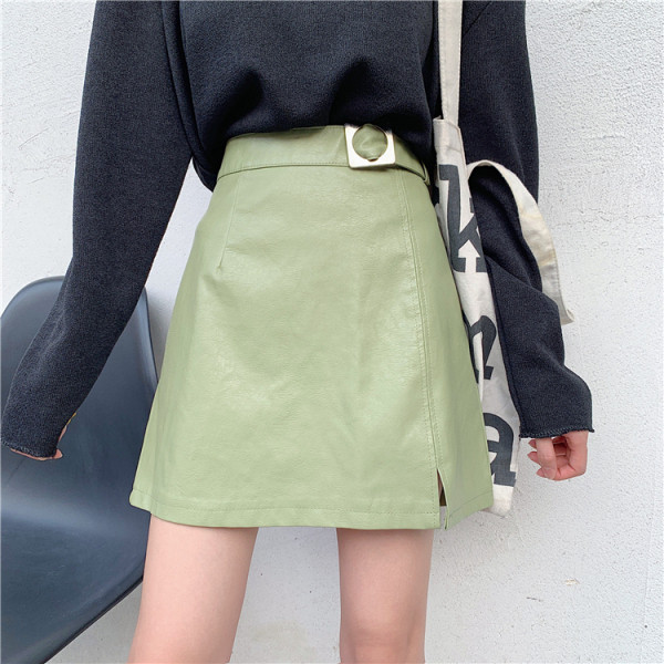 Korszerű bőr női szoknya magas derékkal, fém csattal