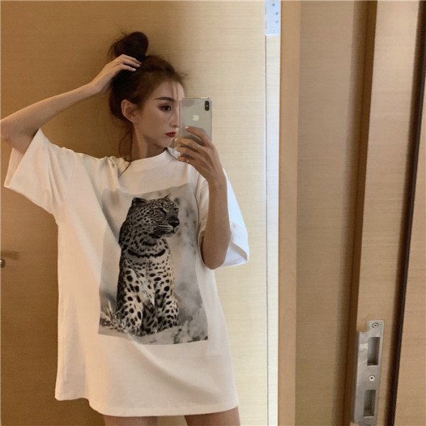 Alkalmi női póló széles modell rövid ujjú, tigris mintával