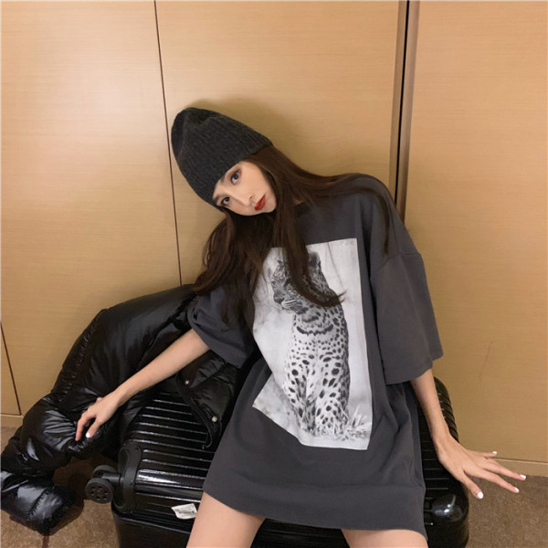 Alkalmi női póló széles modell rövid ujjú, tigris mintával