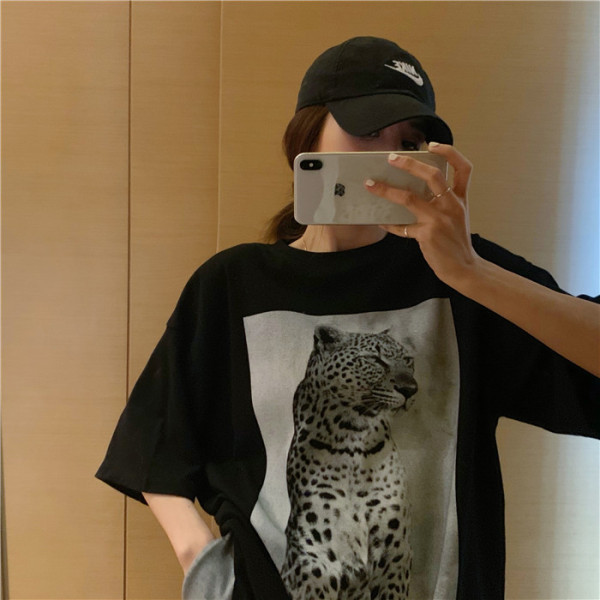 Alkalmi női póló széles modell rövid ujjú, tigris mintával