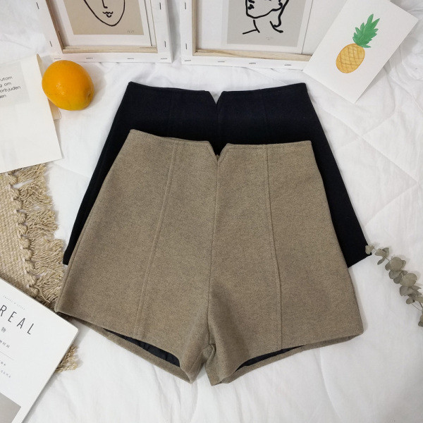 Lihtne kõrge vöökohaga naiste laia pükste mudel