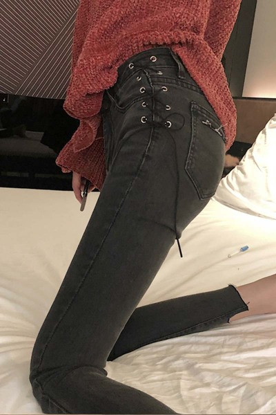 Vabaaja naiste teksapükstega mudel, küljesidemetega