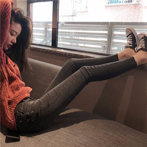 Vabaaja naiste teksapükstega mudel, küljesidemetega