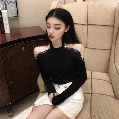 Tavaszi női blúz vágott ujjakkal és kövekkel