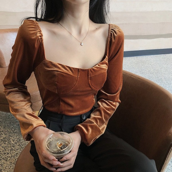 Sametine naiste retropluus kandilise kaelusega