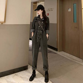 Praegused naiste teksakombinesoonid pikkade varrukate ja vöökohaga sidemetega