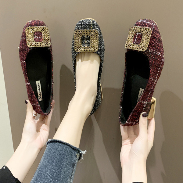 Uus mudel tekstiilist vabaajajalatsid madala kontsaga ja pandlaga