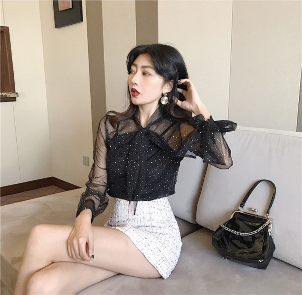 Kevadine naiste litritega pluus ja paelaga krae