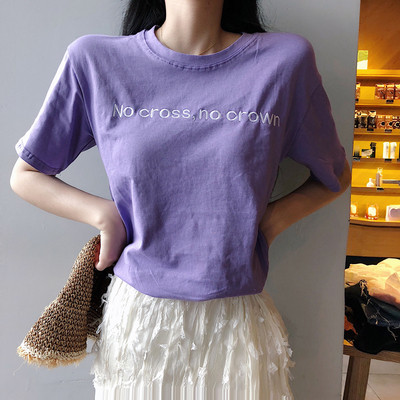 Vabaaja naiste t-särk ovaalse kaelusega, lühikeste varrukate ja pealdisega