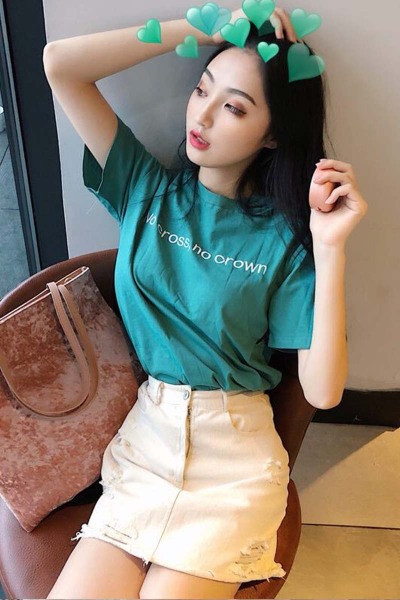 Vabaaja naiste t-särk ovaalse kaelusega, lühikeste varrukate ja pealdisega