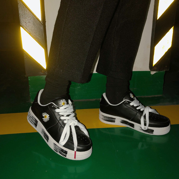 Naiste vabaaja nahast tossud ökonahast lipsudega