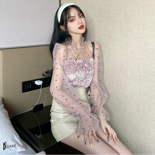 Tavaszi női ing spitz nyakkivágással és hímzéssel