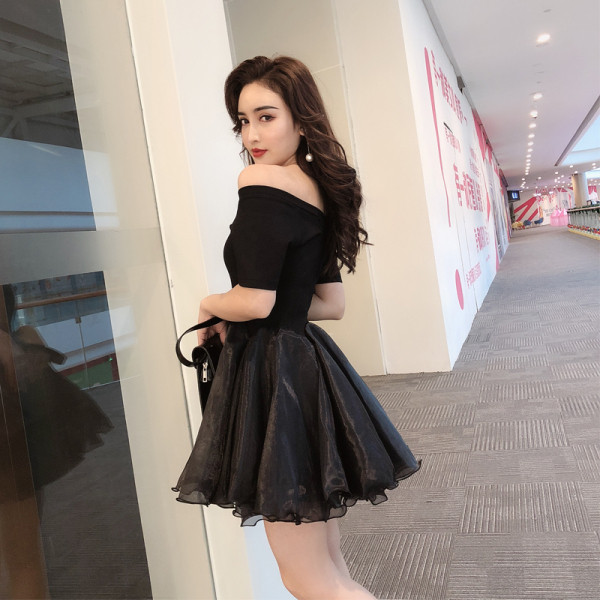 Uus mudel lühike must kleit V-kaelusega ja tülliga