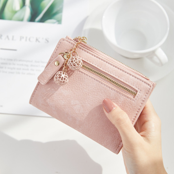 Mindennapi kis pénztárca öko bőrből, fém medállal