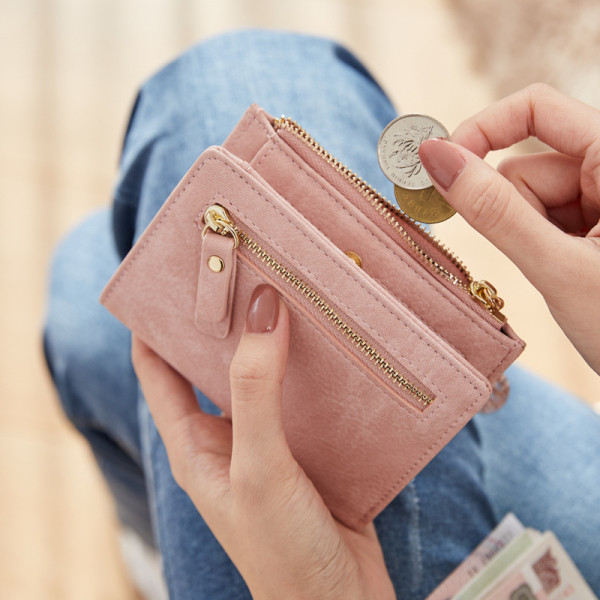 Mindennapi kis pénztárca öko bőrből, fém medállal