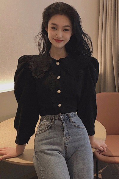 Stílusos női ing békával és puffos ujjakkal