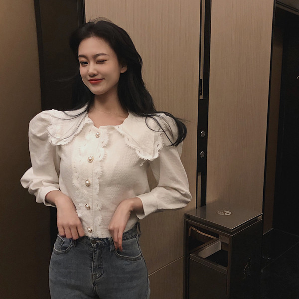 Stílusos női ing békával és puffos ujjakkal