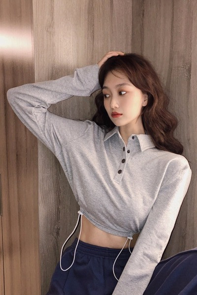 Klassikalise nööpide ja lipsudega naiste vabaaja pluus