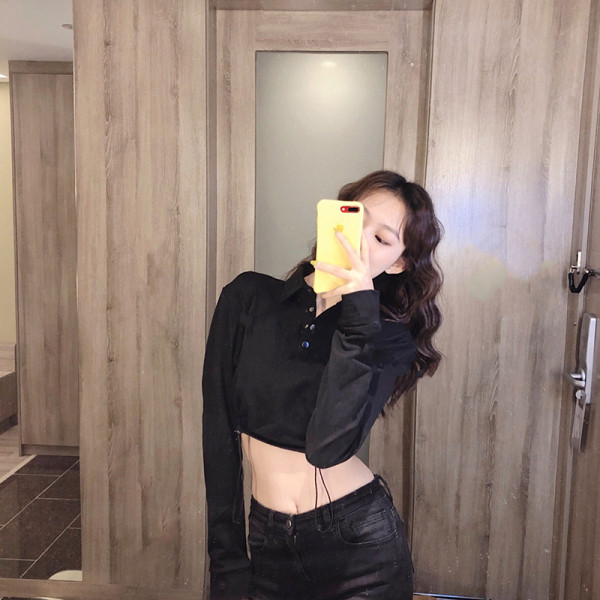 Klassikalise nööpide ja lipsudega naiste vabaaja pluus