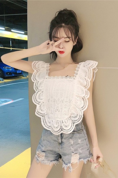 Uus mudel ruudukujulise kaelusega pitsist topp