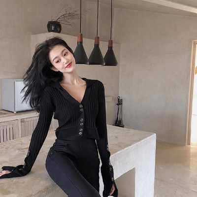 Juhuslik naiste vest velvetrikoosist lootosevarrukate ja spitsikaelusega