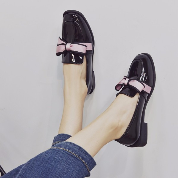 Vabaaja naiste mustad paelaga lakknahast kingad