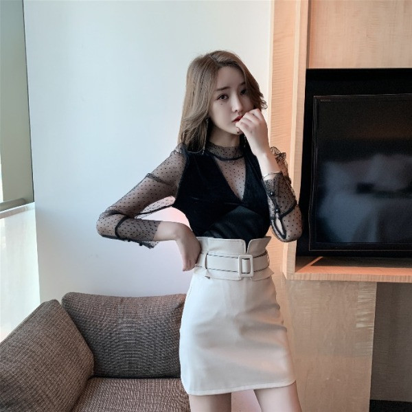 Új modell női fekete bársony blúz tüll ujjal