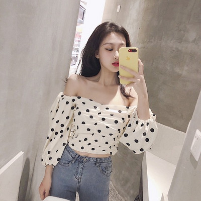 Vabaaja naiste pluus allakäivate varrukate ja puhvvarrukatega